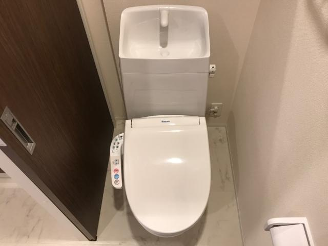 エンプレスⅤのトイレ|温水洗浄暖房便座付きです。