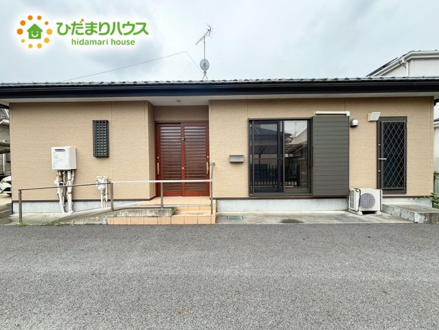  野田市野田 　平屋　中古戸建　平成24年築の外観|太陽光パネル付平屋住宅です♪　玄関はバリアフリー仕様です♪
駅や学校、スーパーに病院など必要な施設が揃った「いいとこどり」物件です♪