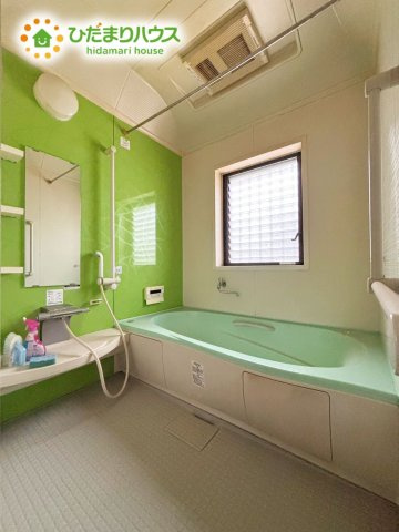  野田市野田 　平屋　中古戸建　平成24年築の浴室|心安らぐ色合いの浴室です♪　広さのある浴槽で足を伸ばして肩までつかり、ゆっくり疲れを癒してください♪