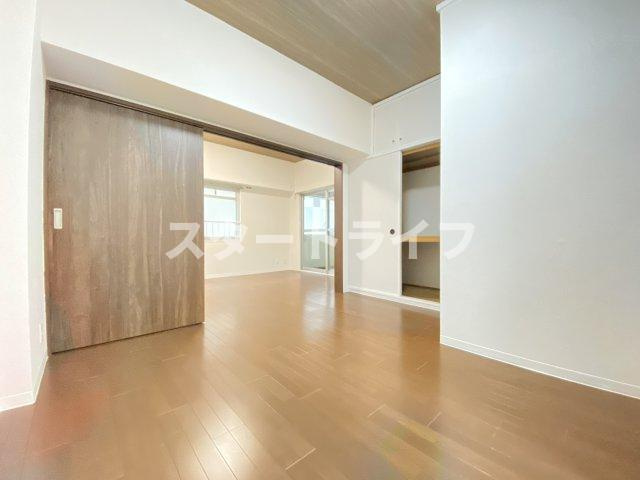 大阪市淀川区宮原１丁目の賃貸マンションの居間・リビング