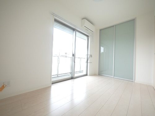 ミオカステーロ横濱吉野町ステーションフロントの寝室|フローリングの綺麗なお部屋です。