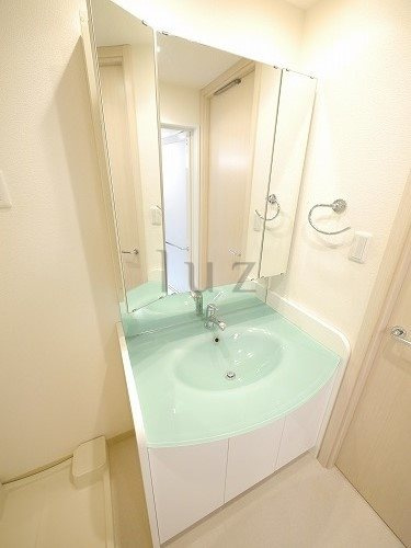 ミオカステーロ横濱吉野町ステーションフロントの洗面所|人気の独立洗面台です！