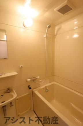 田中アパートの浴室|コンパクトで使いやすいお風呂です