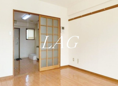 【居間・リビング】 | エクセレンス秋山 | 洋室のお部屋です。