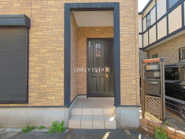 草加市青柳3丁目 中古戸建の玄関