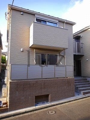 MKイーストテラスの外観