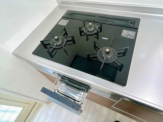 浜松市中央区海老塚町の中古一戸建|コンロ