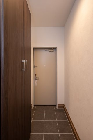ラルブルブランＢ棟の玄関