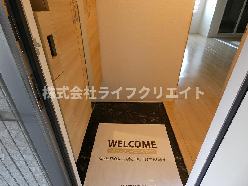 D-room西平山A棟の玄関