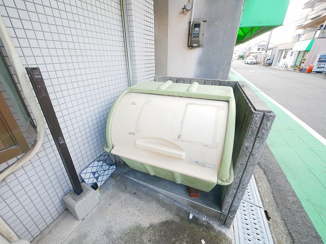 神殿マンション3号棟|広々とした駐車場です。