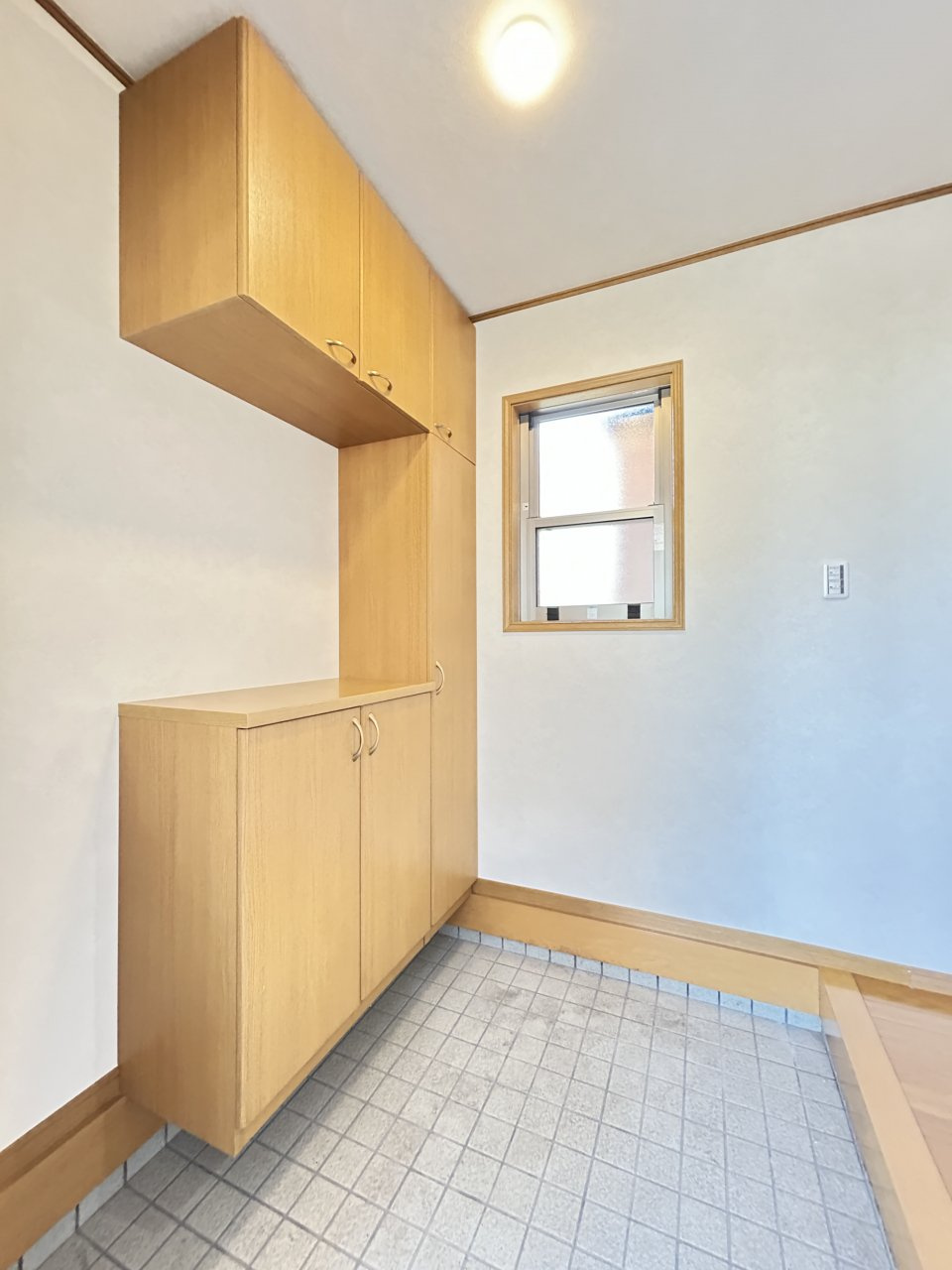 宇部市文京台１丁目　戸建ての玄関|シューズボックスです。