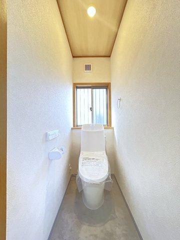 宇部市文京台１丁目　戸建てのトイレ|LIXIL製のシャワートイレへ交換済です。