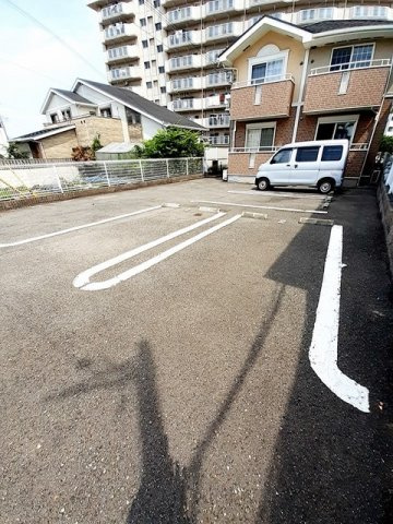 Ｌｉｖｅ　ｈｏｕｓｅの駐車場|駐車場に車を止められます