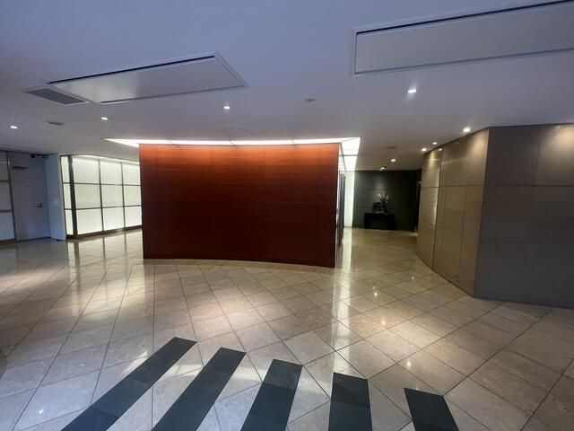 青山パークタワーのエントランス