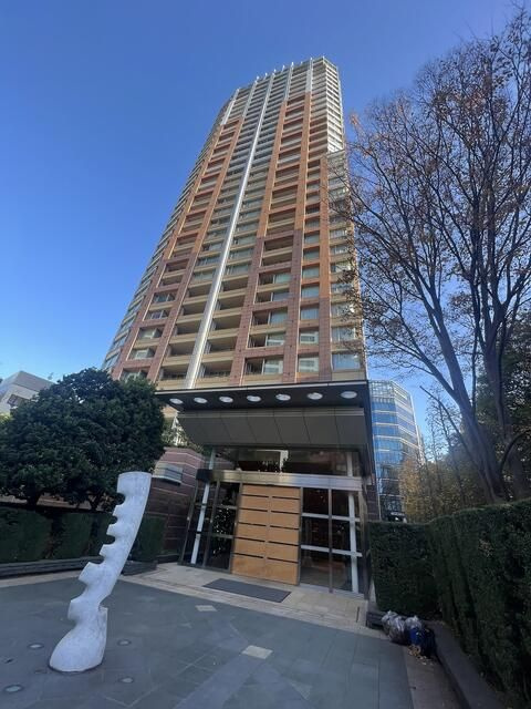青山パークタワーの外観