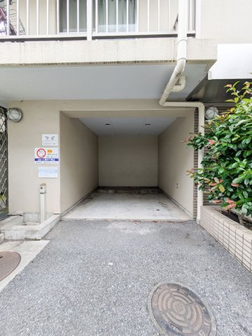 ナズ中馬込レックスの駐車場