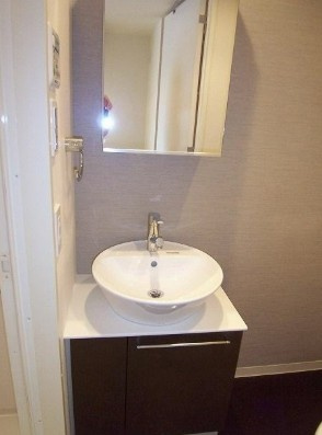 ＮＩＳＨＩ　ＩＫＥＢＵＫＵＲＯ　ＲＥＳＩＤＥＮＣＥの洗面所