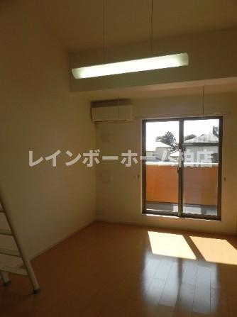 特典：仲介手数料が50％OFFです‼の居間・リビング|ゆったり過ごせるリビングです