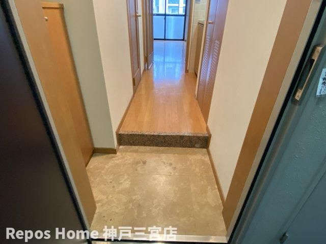 ディナスティ神戸元町通の玄関