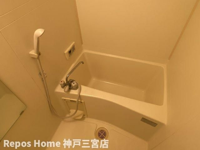 ディナスティ神戸元町通の浴室