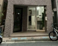 高橋ビルのエントランス