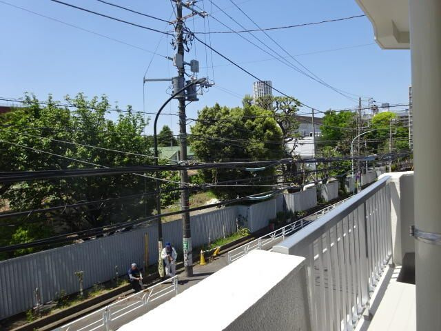 東ビルのバルコニー