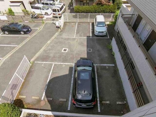 ドミシル池袋の駐車場