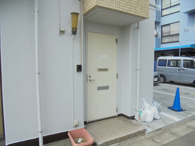 星野ビルのエントランス