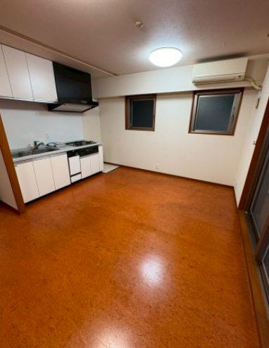 センチュリーハイツ御徒町モダニカの居間・リビング|ゆったりとした居間です