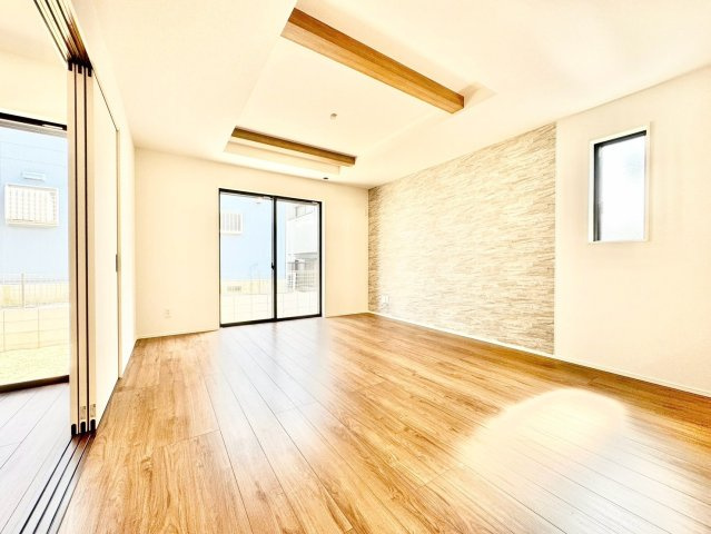 グラファーレ　尾張旭市城山町三ツ池１棟の居間・リビング|家族が自然と集まる広々としたリビング。お子様の成長を見守りながら過ごせます。