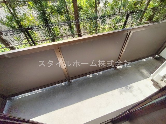 アン・ピエースのバルコニー