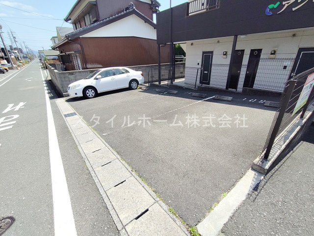 アン・ピエースの駐車場
