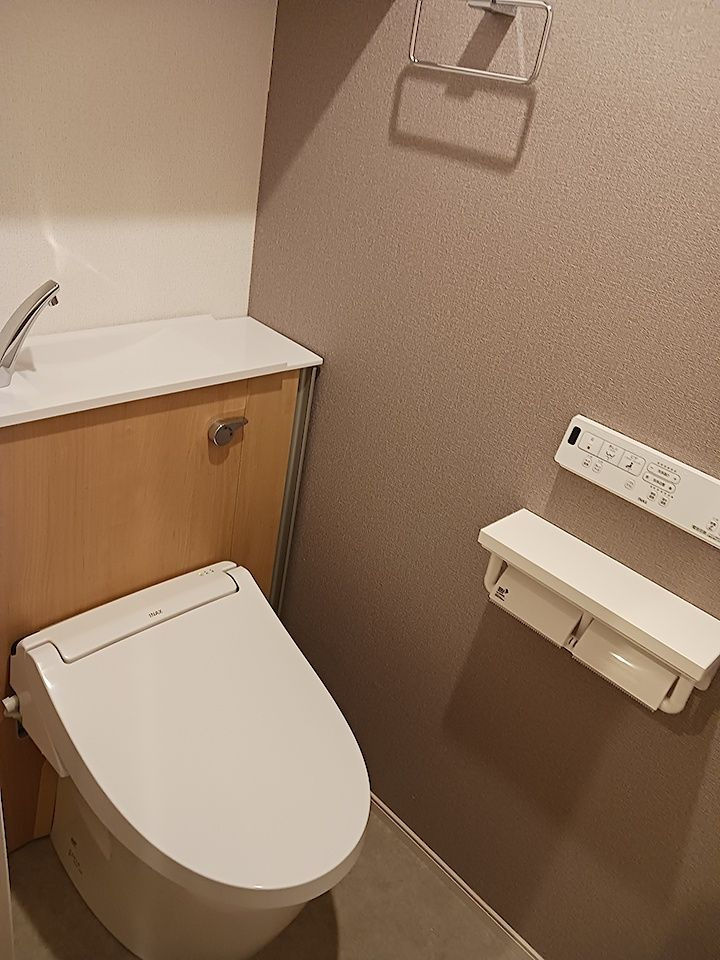 レジデンス　マイのトイレ|落ち着いた色調のトイレです
