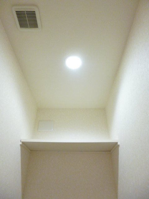 ドルチェガーデン東館のその他|トイレ上部棚
