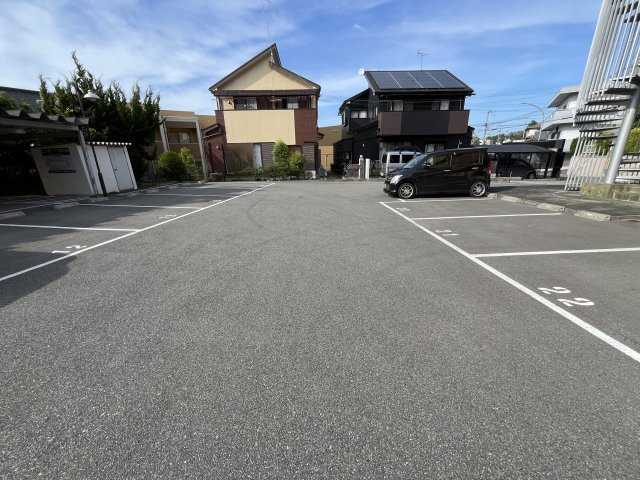 三木グリーンハイツの駐車場