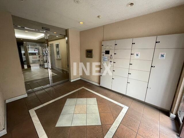 横浜市中区野毛町３丁目の賃貸マンションのロビー