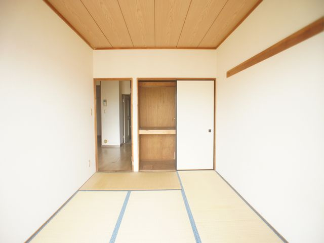 【寝室】 | グレースコーポ | 清潔感のあるきれいな和室です♪