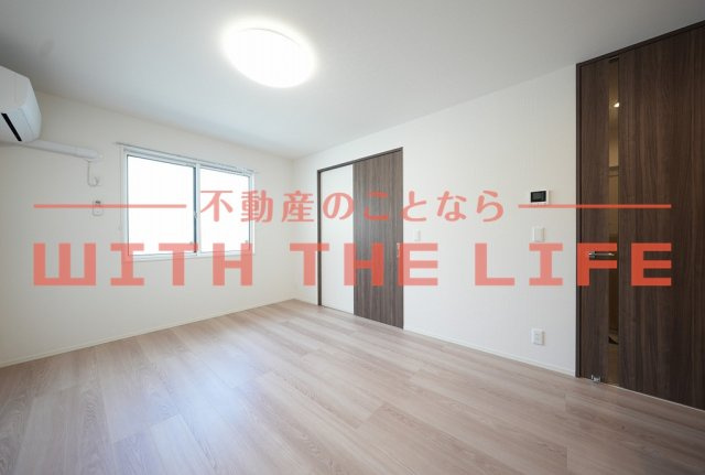 ラ・ルーチェ宮の陣駅前【10.000円キャッシュバック対象物件】の居間・リビング|使いやすい居間です