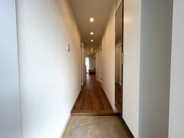 家具付リノベマンション☆リノベされて生まれ変わったお部屋ですぐに始められる新生活♪エアコン付きが何気に嬉しい☆駅も学校もスーパーも近いのは超嬉しい♪【リノベ／ラフィネステージ横浜南】の玄関|玄関です