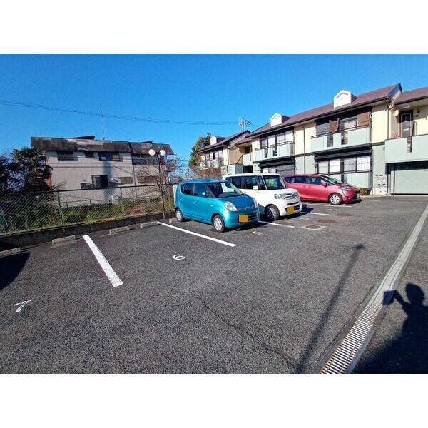 カーサHANBEIの駐車場
