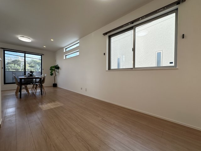 戸塚区平戸5丁目　中古戸建の居間・リビング|ご家族の時間を長く過ごすリビング。現地でしかわからない情報もあるので是非一度ご見学下さい。