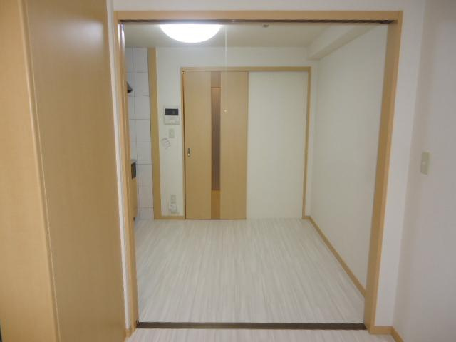 フェアリー西市の内装|洋室からダイニング