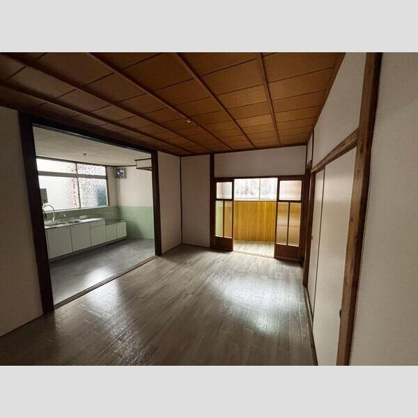 東高松1丁目戸建の居間・リビング