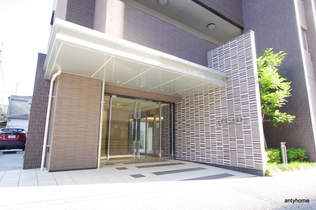 ジュネス新大阪レジデンス　仲介手数料無料のエントランス