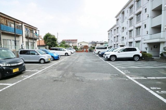 コーポ神松の駐車場