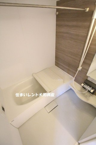 ブライトガーデン新磯野の浴室