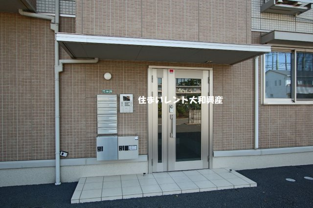 ブライトガーデン新磯野のエントランス