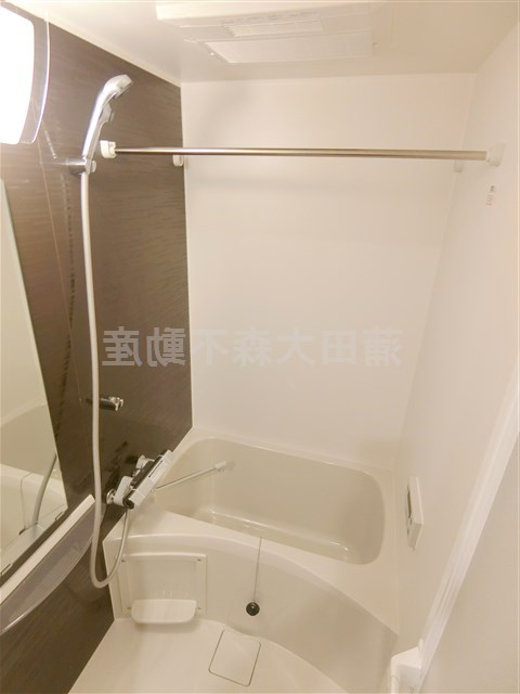 DeLCCS梅屋敷の浴室|浴室乾燥機付きのバスルーム