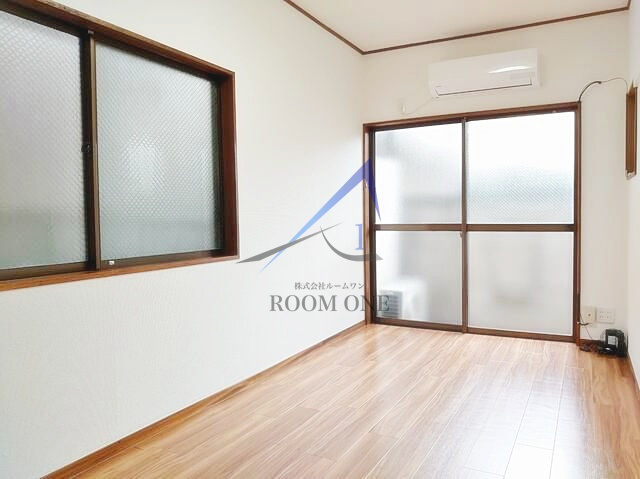 東尾久フラットの居間・リビング|洋室のお部屋です。