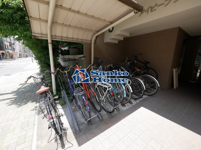 アイビーフラッツ台東の駐車場
